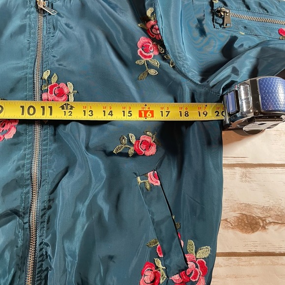 Available by Angela Fashion Embroidered Satin Bomber Jacket Floral Rose Size Med - Picture 6 of 9